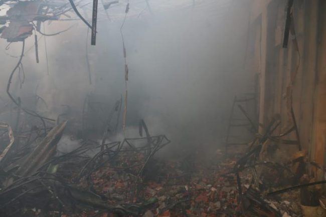 Badia Polesine: i pompieri domano incendio dopo ore