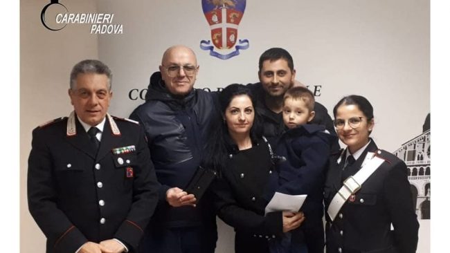 Padova, trova un portafoglio e lo restituisce ad un ristoratore di Adria