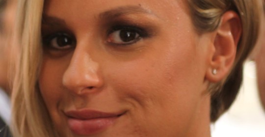 Sogni d’oro? No, sogni di medaglia: Federica Pellegrini nuota nel suo letto VIDEO