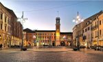 Protesta dei locali del centro: le luci dei negozi tornano ad accendersi