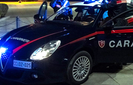 Rapina violenta al super: dipendente picchiato e malvivente in fuga