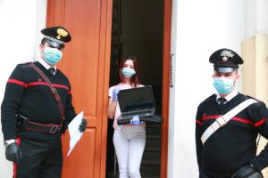 I Carabinieri di Rovigo consegnano computer agli studenti