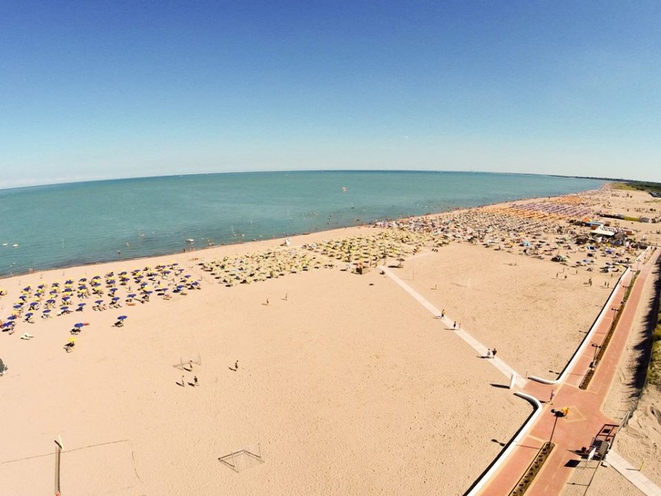 Stop agli assembramenti: il sindaco di Rosolina contingenta gli ingressi in spiaggia
