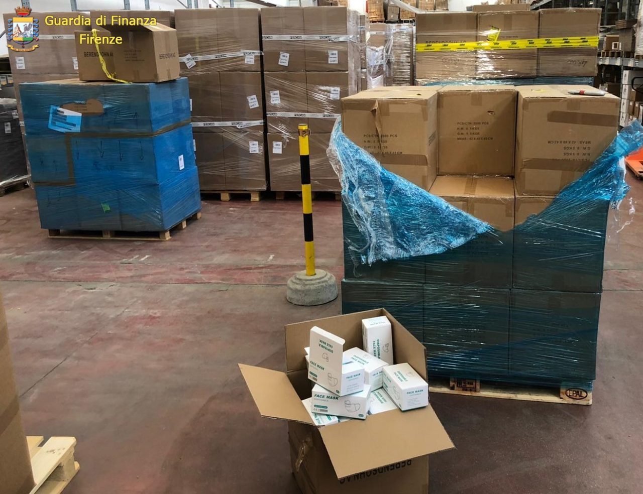 Sequestrate più di mezzo milione di mascherine – LE FOTO