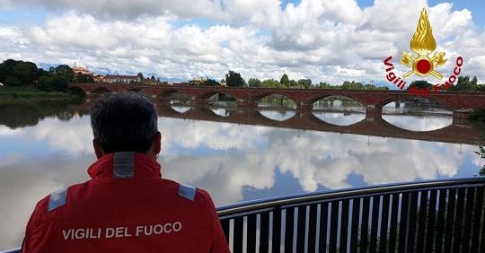 Ragazzino affoga nel Brenta, la madre tenta il suicidio per la disperazione