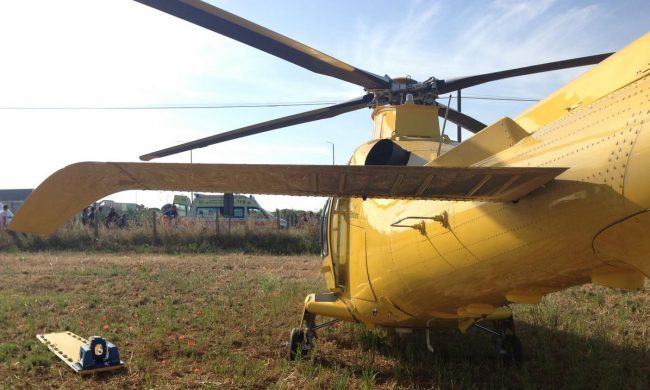 Ciclista investito da un furgone mentre si allena: è in gravissime condizioni