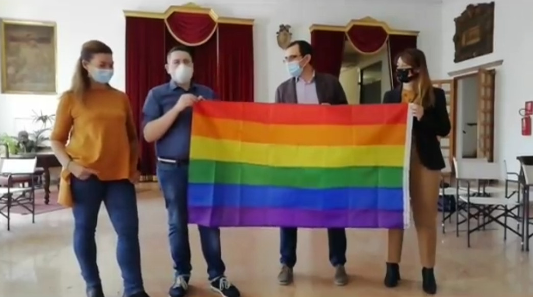 Sulla facciata di palazzo Nodari ci sarà la “Bandiera arcobaleno”