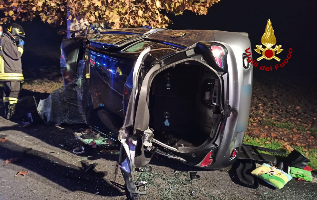 Tragedia a Villadose: auto piomba contro un albero, morto un 62enne