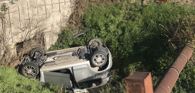 Incidente a Porto Tolle: auto finisce nel fossato, ferito un 72enne – Gallery