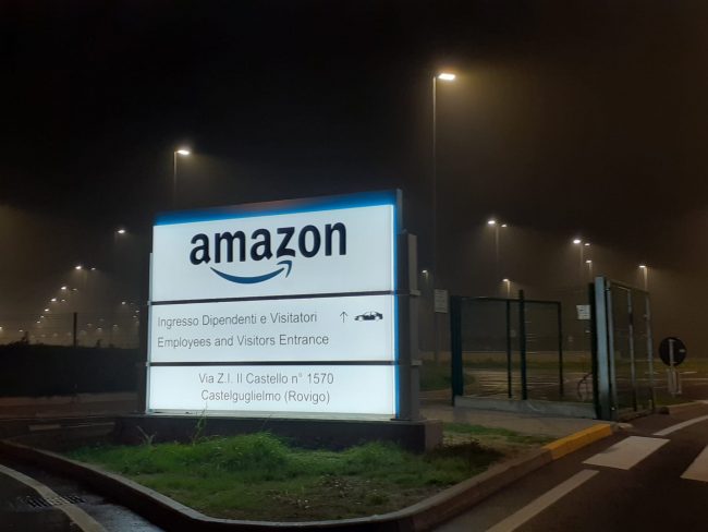 Numerosi furti al magazzino Amazon: denunciata una 21enne