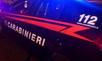 Ubriaco litiga violentemente con la moglie, all’arrivo dei Carabinieri li minaccia più volte