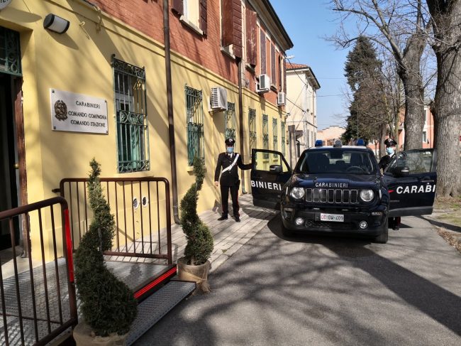 Fermato per un controllo, in auto aveva 15 involucri di cocaina