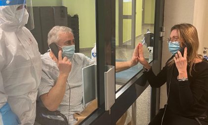 Covid Hospital Trecenta: visite per i pazienti con interfono attraverso una vetrata