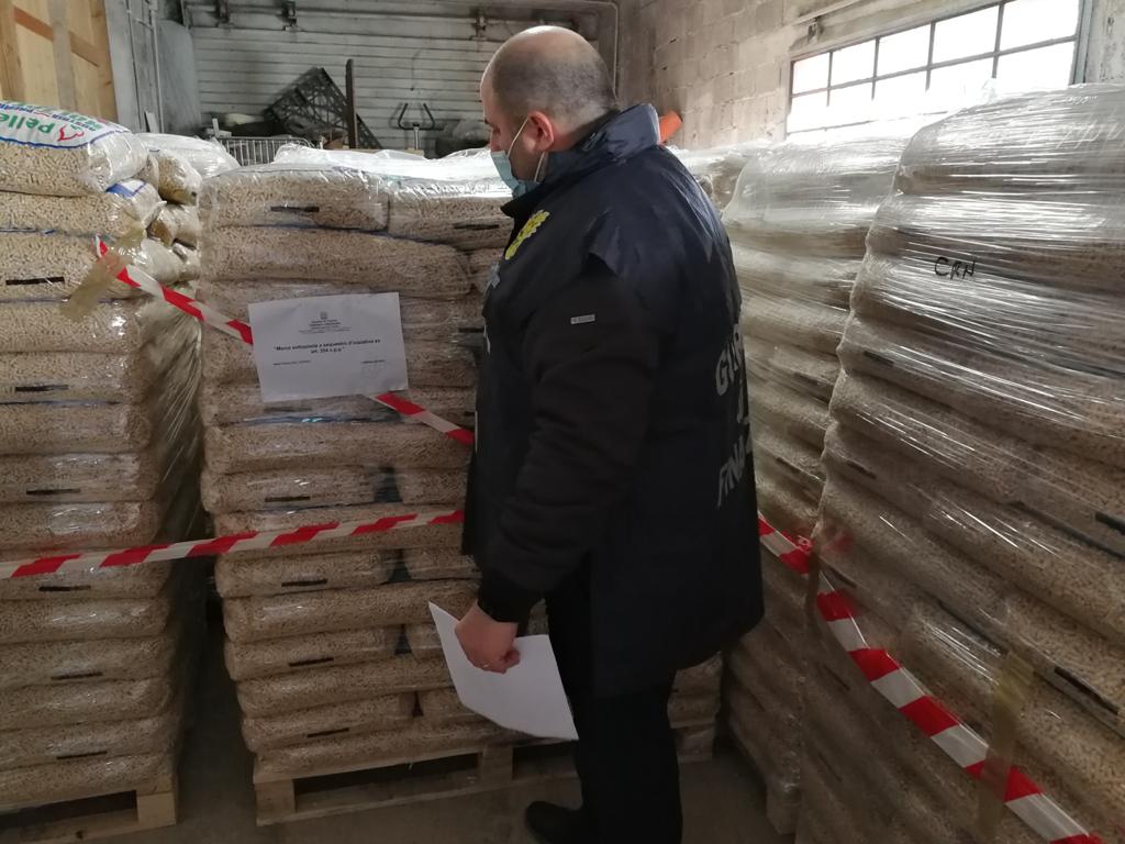 Sequestrate 120 tonnellate di pellet e denunciate quattro persone per frode