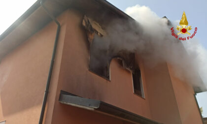 Le foto dell'incendio in una villetta bifamiliare a Badia Polesine: salvato anche il cagnolino Pippo