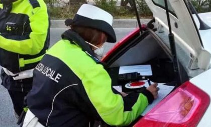 Controlli della Polizia Locale: sanzioni per auto prive di assicurazione e mancata revisione