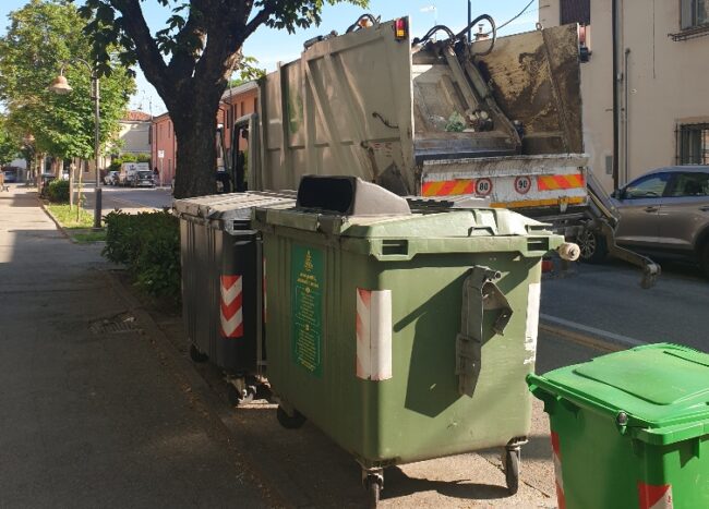 Cambia la raccolta dei rifiuti in città: esteso il porta a porta a San Pio X e Tassina