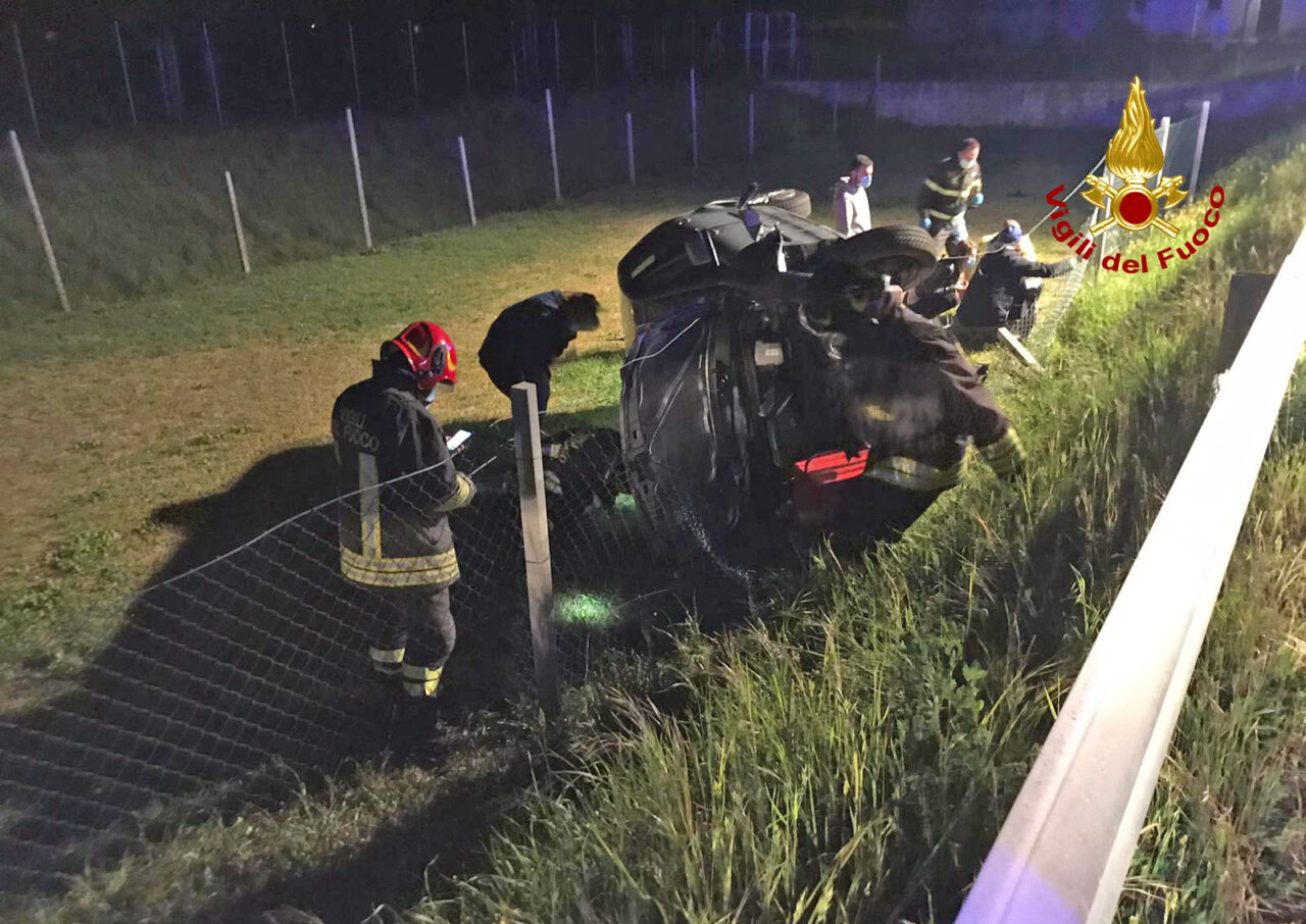 Le foto e il video dell’incidente a Ramodipalo di Lendinara, due ragazze ferite