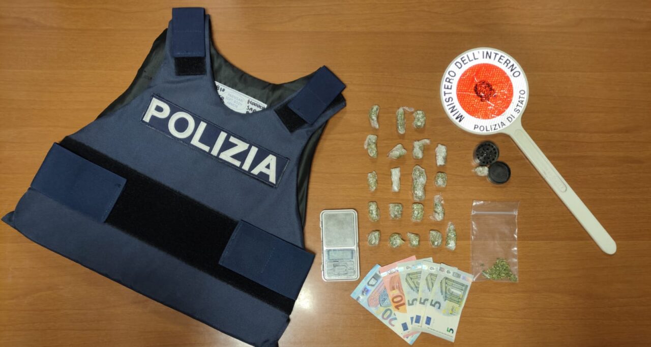 Spaccio di stupefacenti durante il coprifuoco: nei guai due minorenni