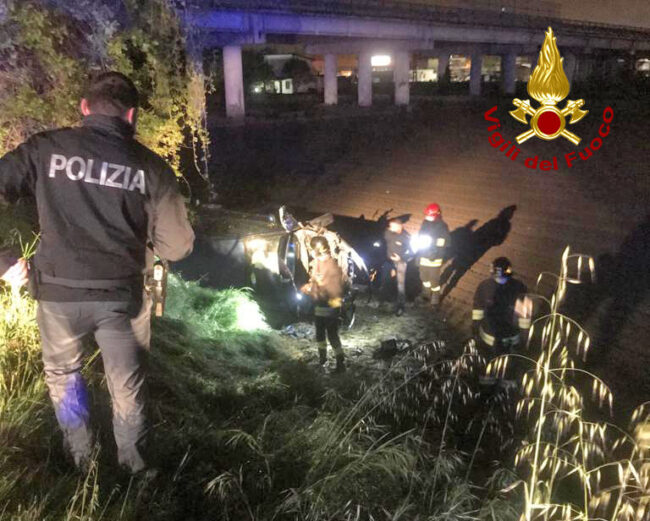 Esce di strada con l’auto a Rovigo, 21enne ferita