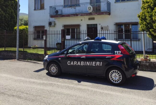 Mette in vendita una borsa su “Vinted” ma si rende irreperibile appena riceve i soldi