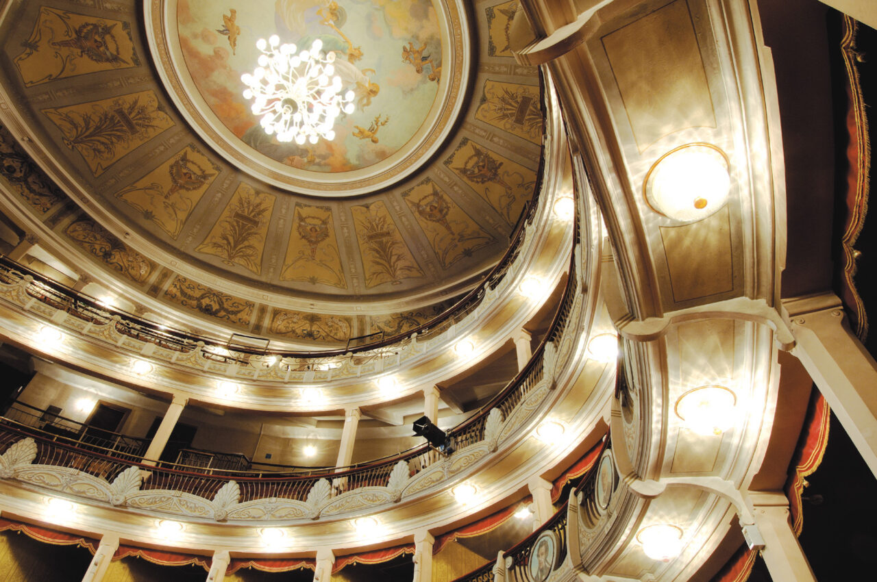 Il Teatro Sociale apre le porte alla nuova stagione
