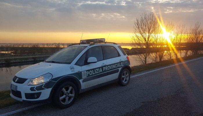 Sorpresi quattro pescatori che usavano reti vietate: sanzione complessiva da 4mila euro