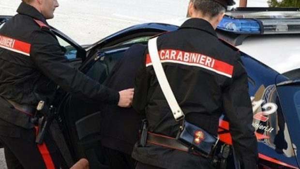 Preso il vandalo che imbrattò il Comune di Canda, è un anziano di oltre 70 anni