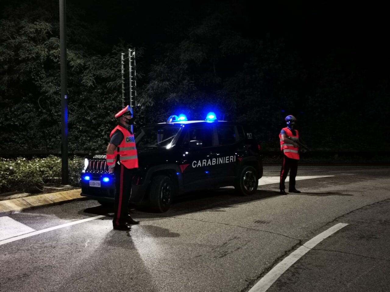 Fermati per un controllo erano in possesso di hashish e marijuana