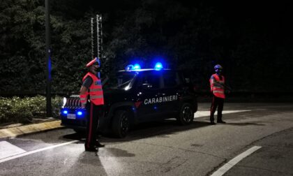 Ubriaco alla guida si rifiuta di sottoporsi all’alcoltest e minaccia di morte i Carabinieri