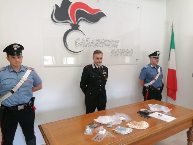Fermati per un controllo, trovati in possesso di cocaina