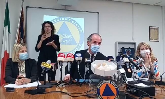 Covid, Zaia: “Stop mascherina all’aperto da lunedì, ora usatela come l’ombrello” | +49 positivi | Dati 23 giugno 2021