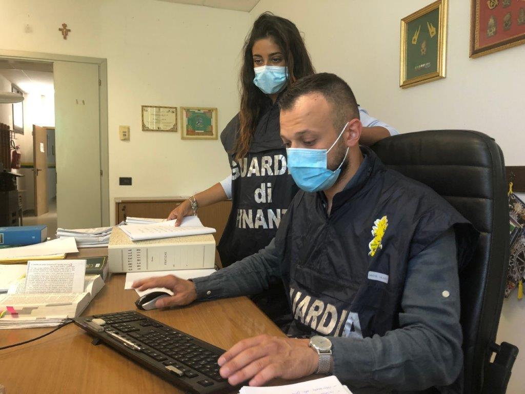 Anziana raggirata da ex intermediario finanziario: negli anni le ha fatto sparire circa 750mila euro