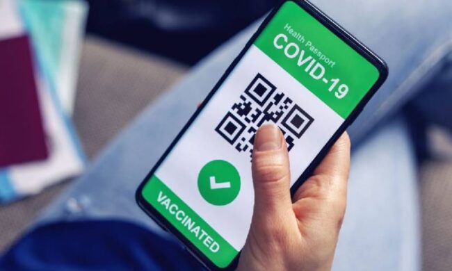 Green Pass obbligatorio per ristoranti e bar, impazza la protesta: “Non siamo controllori!”