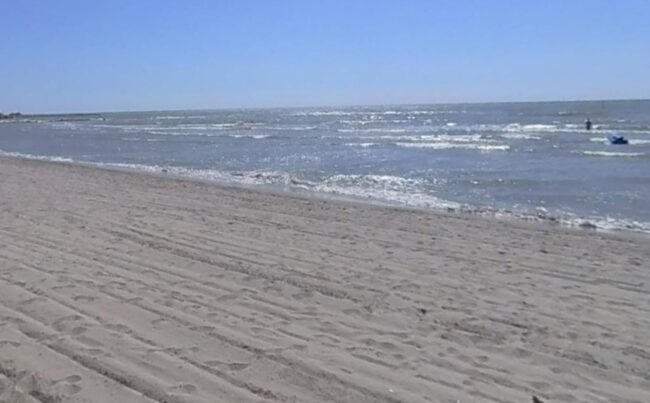 Turista ha un malore davanti alla Spiaggia delle Conchiglie: 58enne muore annegato