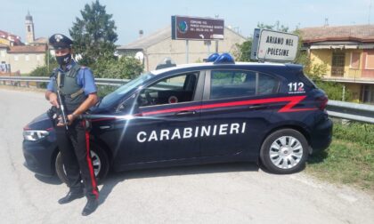 “Dammi 2mila euro o ti uccido”, poi ruba uno scooter e tenta di fuggire dai Carabinieri