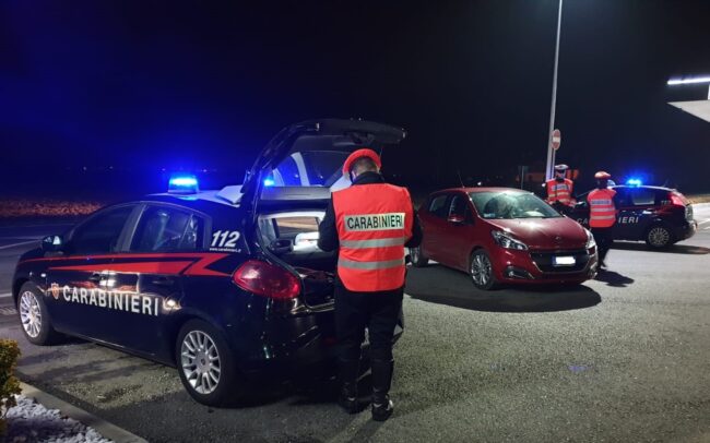 Ubriaca 39enne fermata dai Carabinieri, invece di collaborare li aggredisce