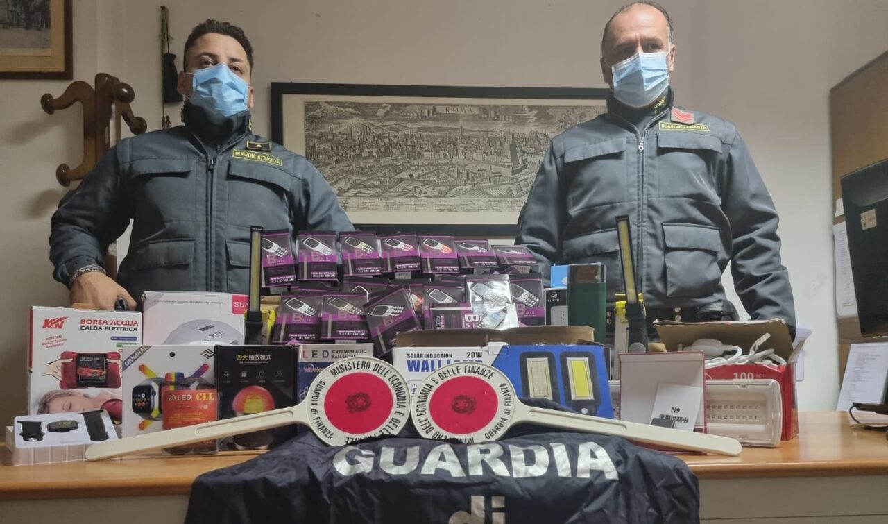 Sequestrate 16 tonnellate di apparecchiature elettriche non conformi agli standard europei