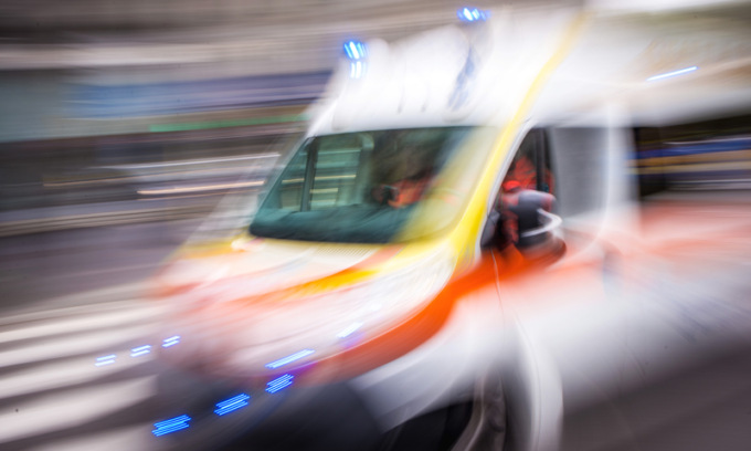 Pedone travolto da un’auto sulla provinciale, camminava al buio senza casacca rifrangente