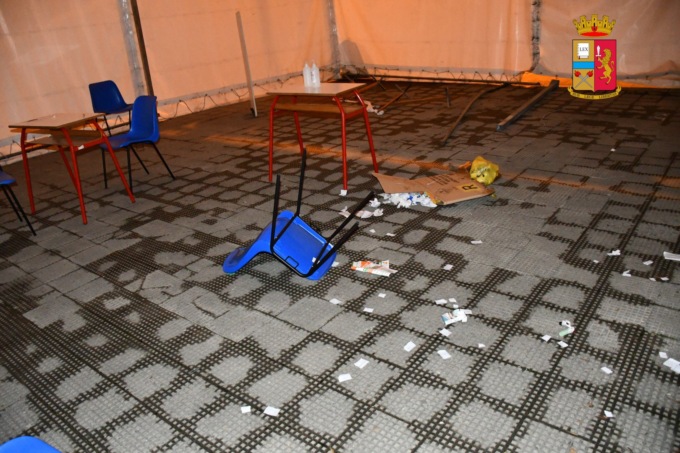 Danneggiata la tensostruttura del centro vaccinale al Censer: ipotesi no vax