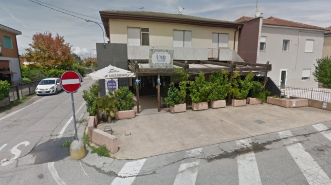Incubo al pub: tre soggetti con il volto coperto minacciano la dipendente per rubare l’incasso