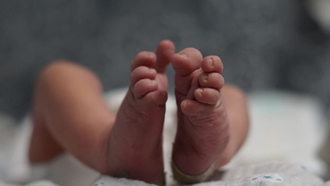 Positivo al Covid un bimbo di 4 mesi: febbre alta e polmonite