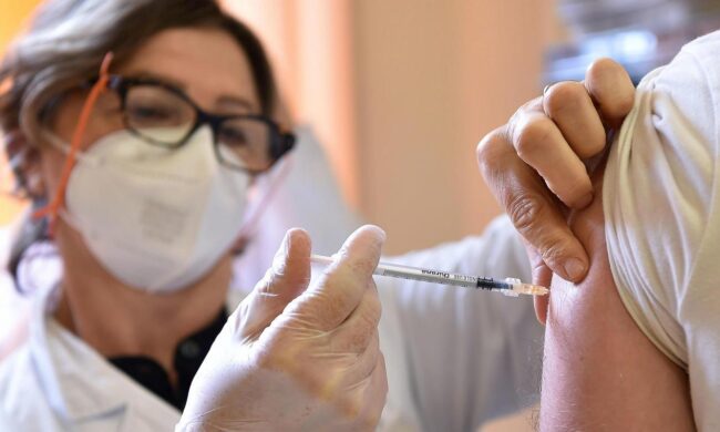 14enne della provincia di Rovigo vince in Tribunale contro la mamma no vax: ora potrà proteggersi dal Covid