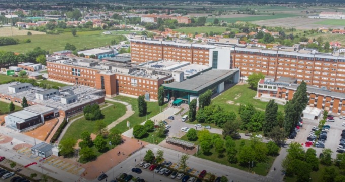 Anziano si sente male e va in ospedale ma non arriva in tempo: muore nel parcheggio del Pronto soccorso