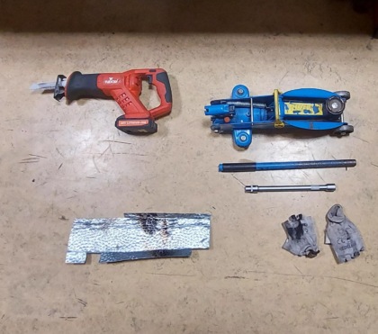 Sorpresi a Castelgugliemo mentre rubano il catalizzatore da un’auto: tre arrestati tra cui un 15enne