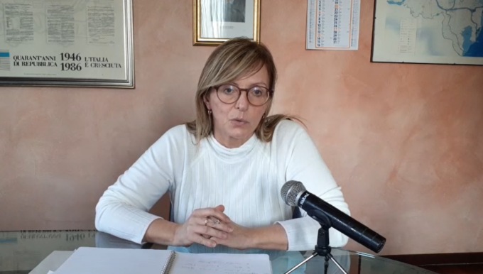 “I profughi portali a casa tua”… e la sindaca lo fa davvero