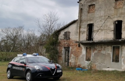 Fermato mentre si dirige verso un casolare abbandonato: aveva diverse dosi di cocaina