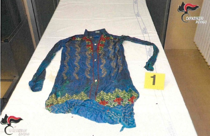 Ragazza mutilata e decapitata: le foto dei suoi vestiti trovati nel borsone
