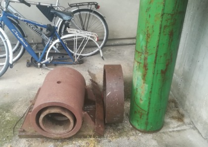 Beccato subito dopo il furto di ferro nell’officina: arrestato (ma è già libero)