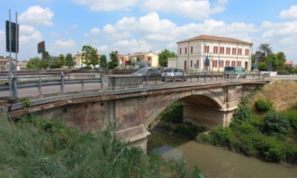 Il ponte di Giacciano con Baruchella va rinforzato: da lunedì (fino a settembre) la SR 482 chiusa al transito